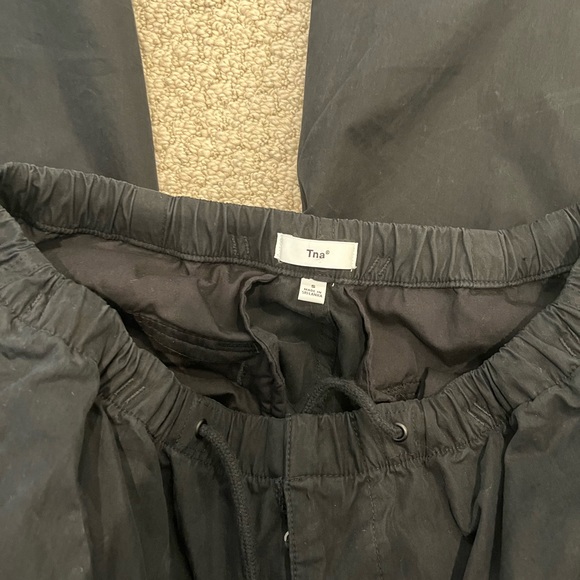 Aritzia TNA parachute pants BLACK - Picture 5 of 6